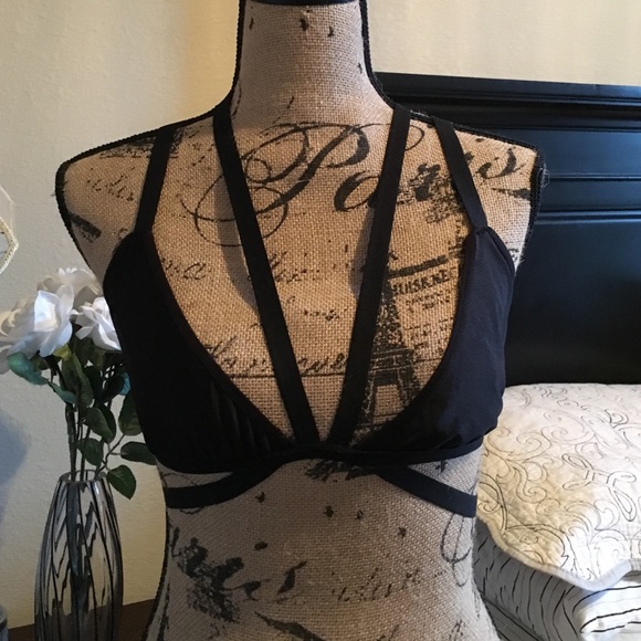 Criss-Cross Bralette - Picture 3 of 4