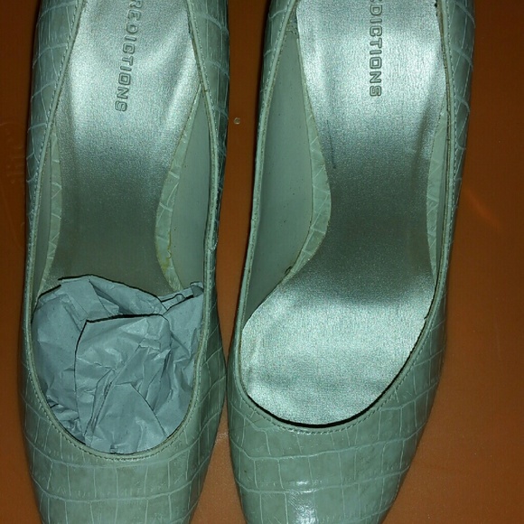 Shoes - Picture 3 of 4