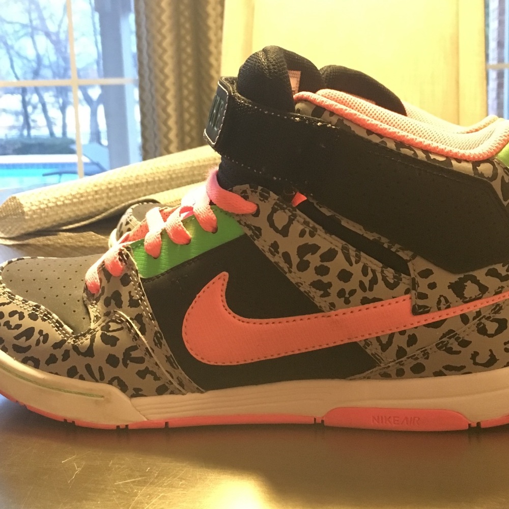 Size 9.5 Nike LEOPARD HIGHTOPS!