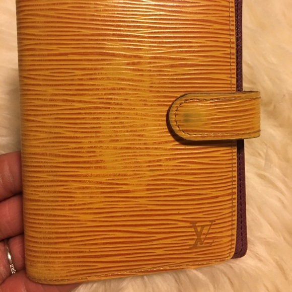 🛑SOLD🛑 Authentic LV Yellow EPI Small Ring Agenda - Picture 1 of 3