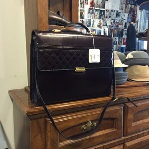Men's Burgundy Leather Business Briefcase 16" Men's Burgundy Leather Business Briefcase 16"