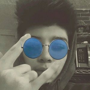 Meet your Posher, Travis