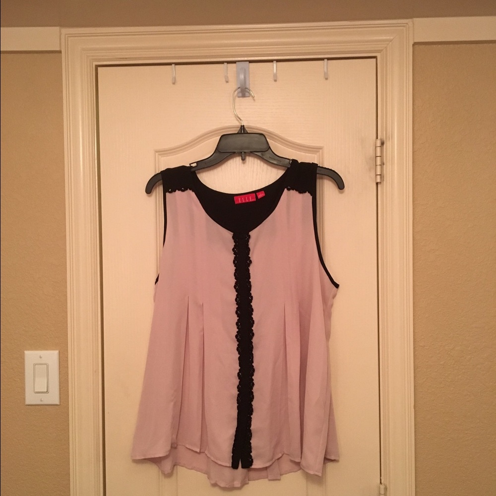 Elle pleated sleeveless blouse, size L