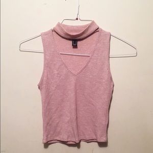 Sleeveless cropped top with a chocker