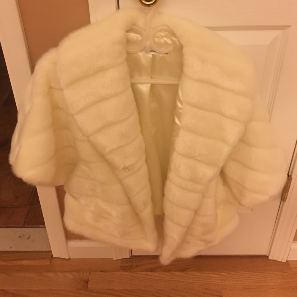 Winter Bride Shawl Calvin Klein faux fur coat