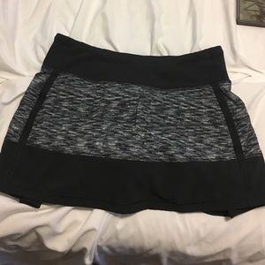 lulu lemon black and gray skirt