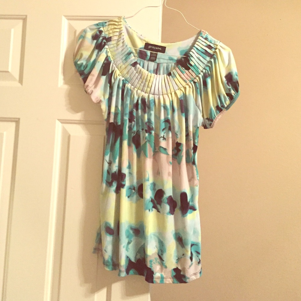 🌟🌺 Cute top dress up or down
