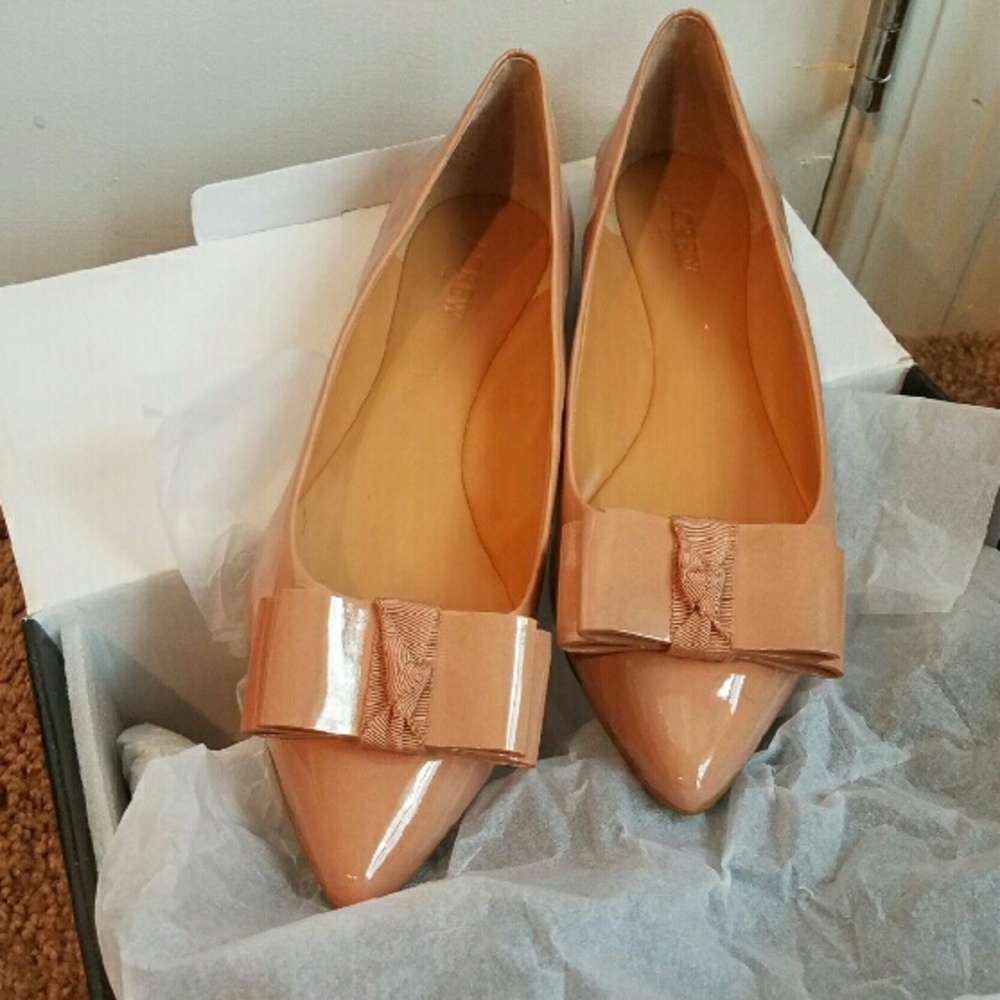 NIB J Crew Patent Nude Flats with Bow Accent