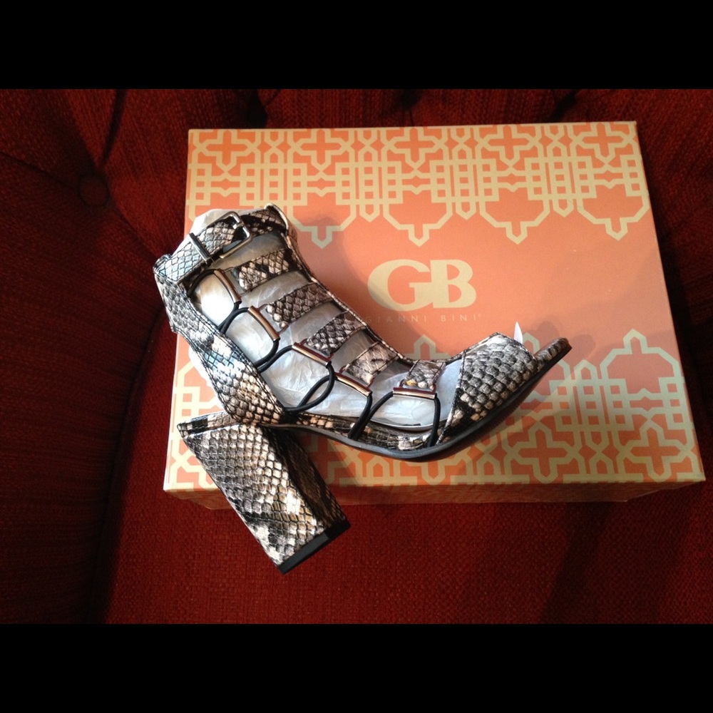 New Gianni Bini Sandal