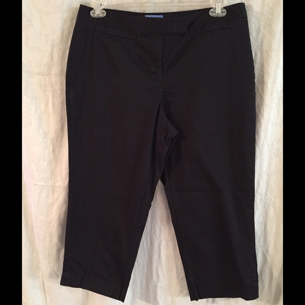Simply Vera black dressy Capris