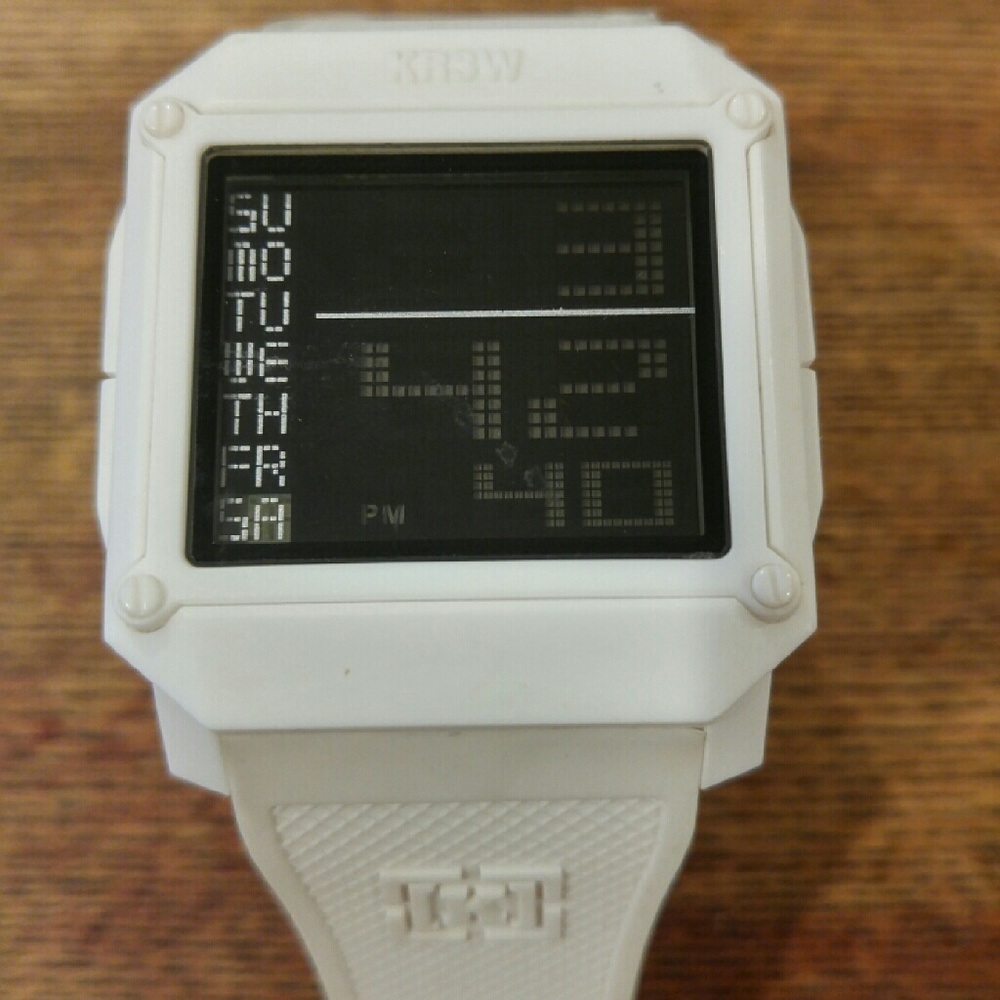 KR3W watch
