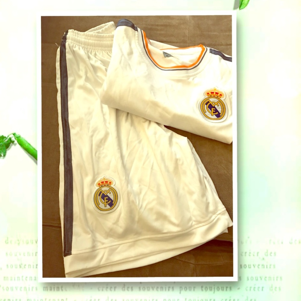 REAL MADRID SOCCER UNIFORM (Women).