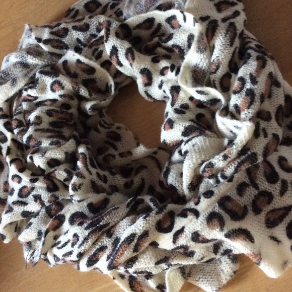 2 infinity scarves sparkle purple and cheetah - Picture 2 of 3