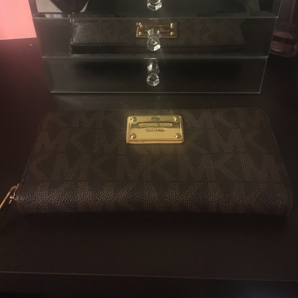 FINAL DROP Michael Kors Continental Wallet
