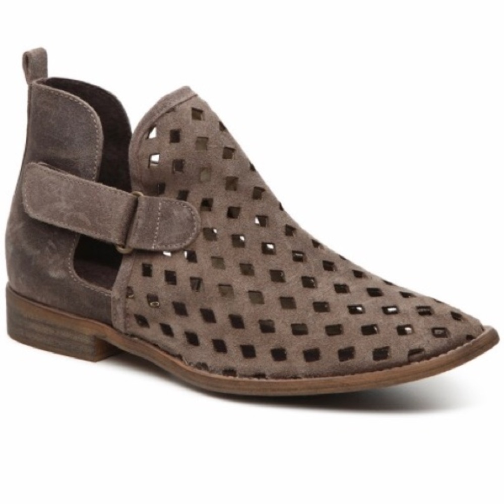 Western Boho Chic Ankle Cutout Distressed Bootie