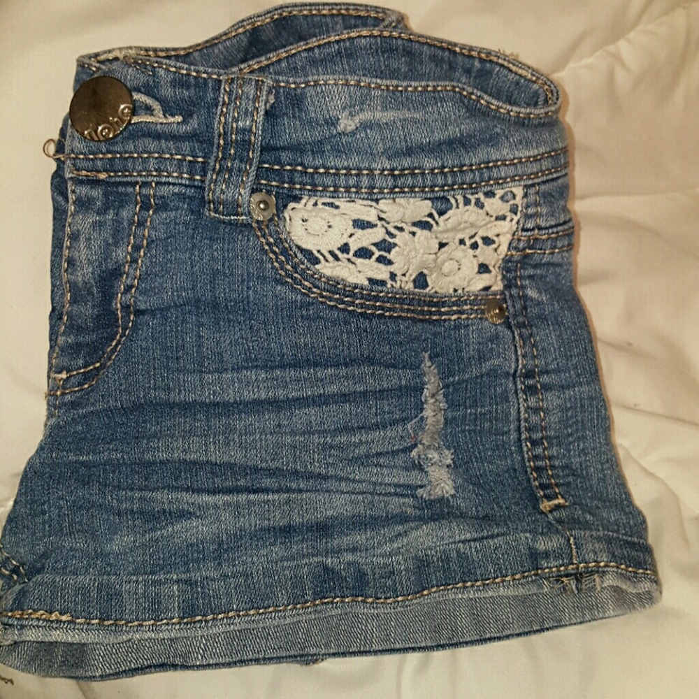 Jean shorts with lace