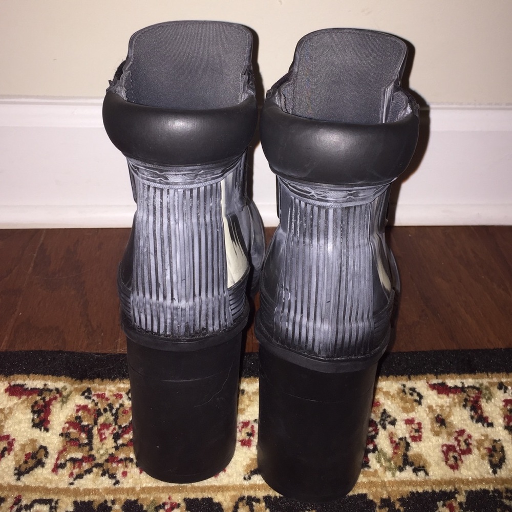 Hunter platform rain boots. Size 9 - Picture 3 of 4