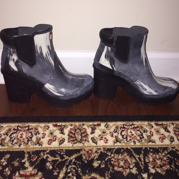 Hunter platform rain boots. Size 9 - Picture 2 of 4