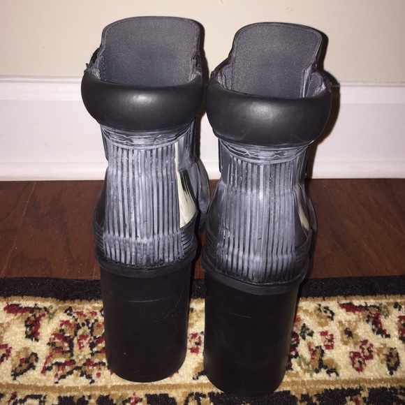 Hunter platform rain boots. Size 9 - Picture 3 of 4