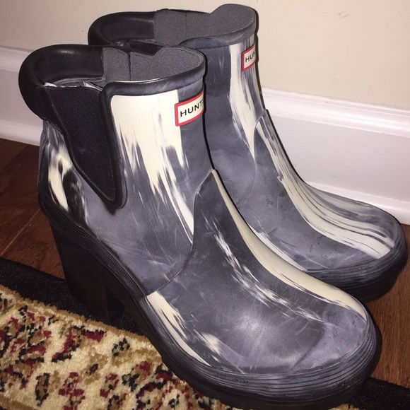 Hunter platform rain boots. Size 9 - Picture 4 of 4
