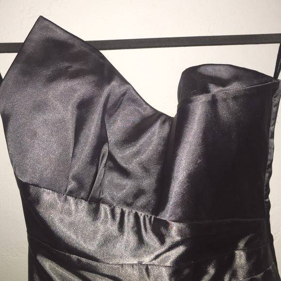 Grey silk asymmetrical strapless mini formal dress - Picture 2 of 4