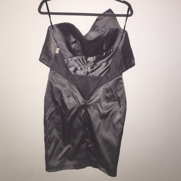 Grey silk asymmetrical strapless mini formal dress - Picture 3 of 4