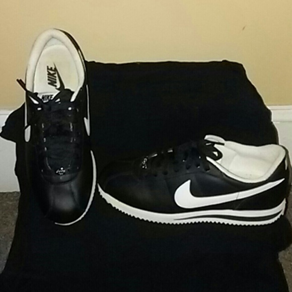 Nike Sneakers - Picture 1 of 1