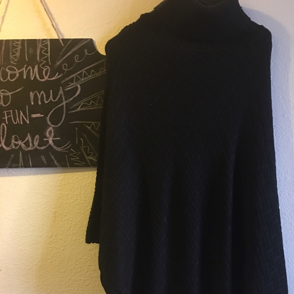 Black shawl with pattern