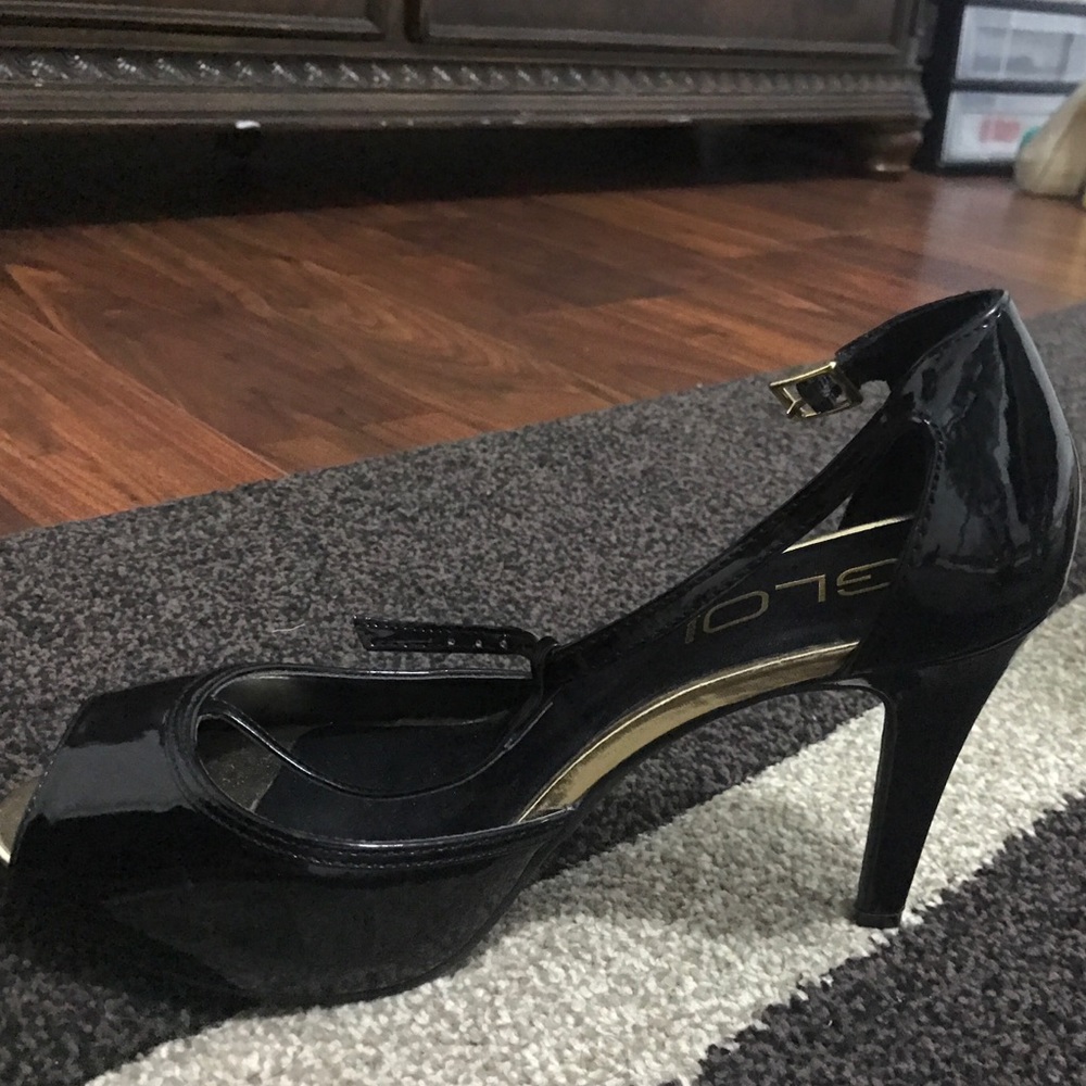 Heels - Picture 2 of 3