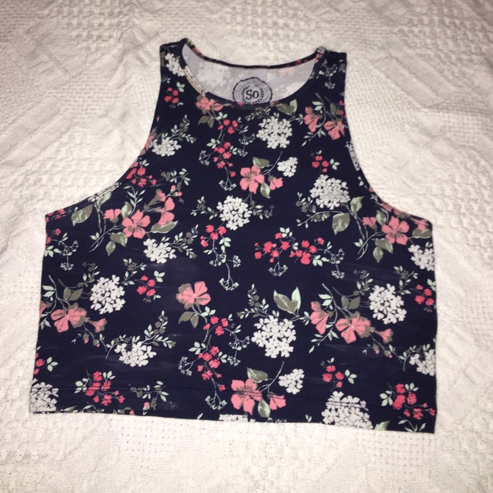 "SO"crop top