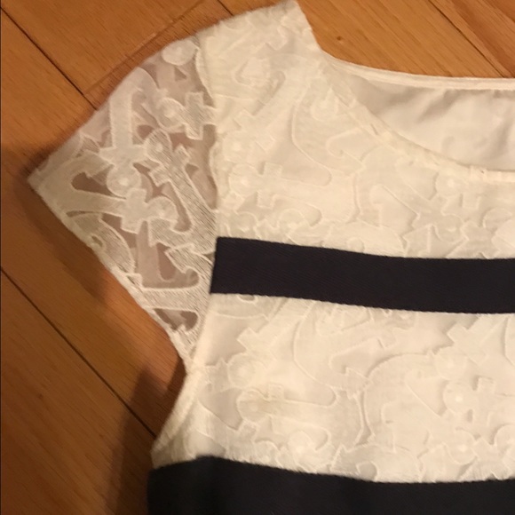 Vineyard Vines Stripes Dress w/anchor lace detail - Picture 2 of 3