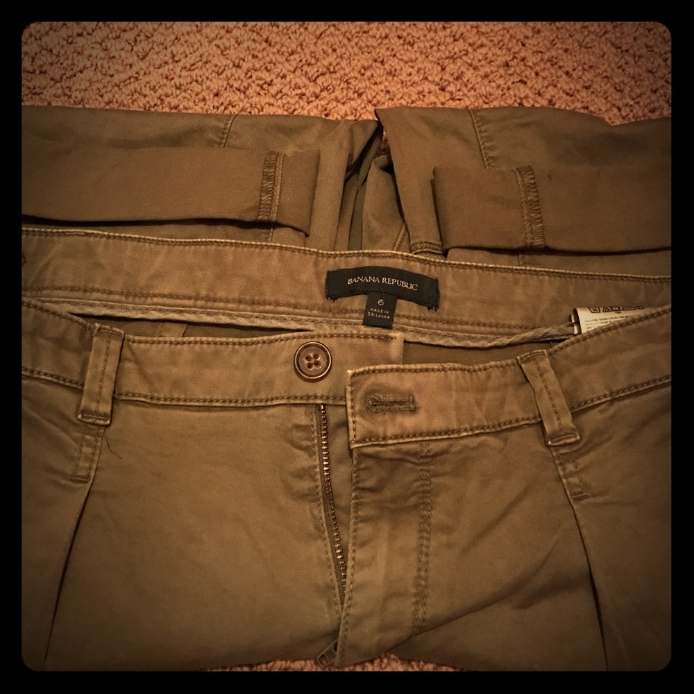 Banana Republic Green khaki pants