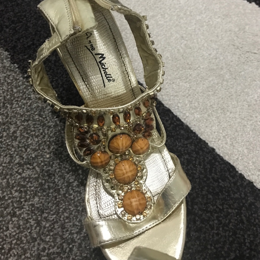 Goldish heels - Picture 3 of 3