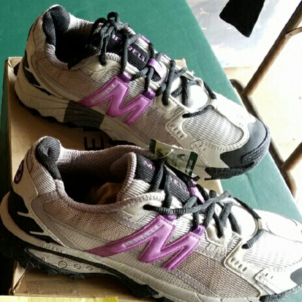 Merrell womens sz 9.5 shoes, brand new