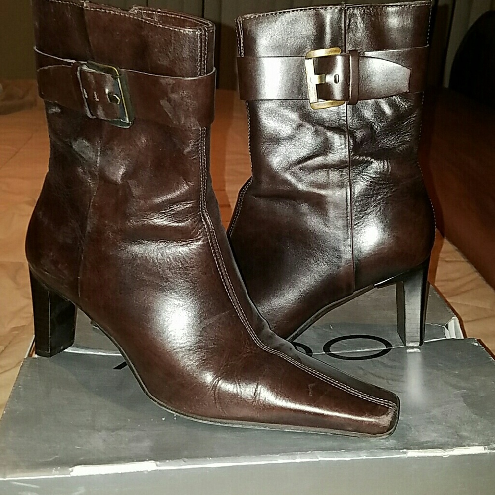 Brown boots with buckle accent and zipper