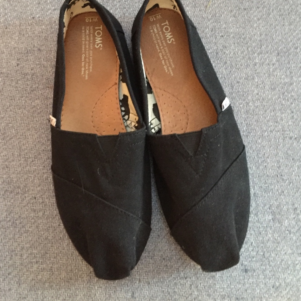 Black Toms shoes