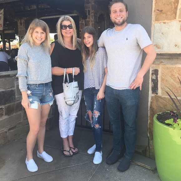 Meet your Posher, Melissa - Picture 2 of 3