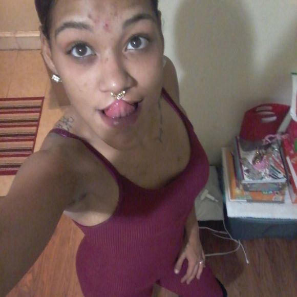 Meet your Posher, Cassandra - Picture 1 of 1