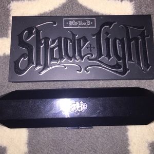 Kat Von D Shade & Light Palette with brush
