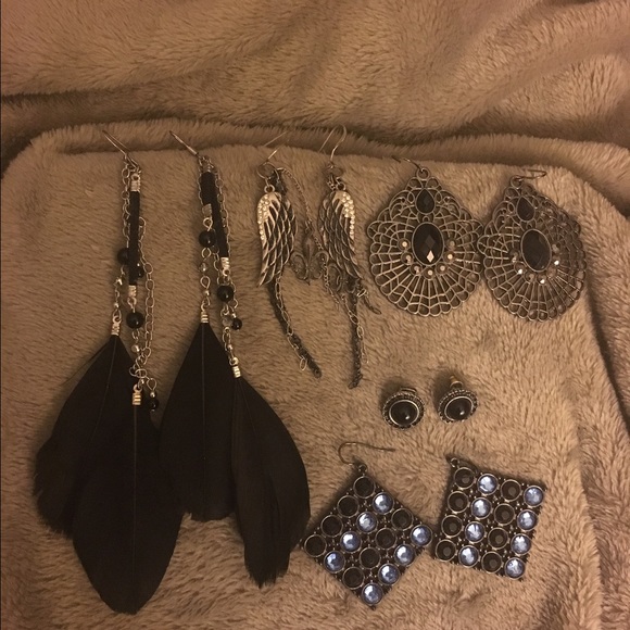 Jewelry - 5 pairs of earrings