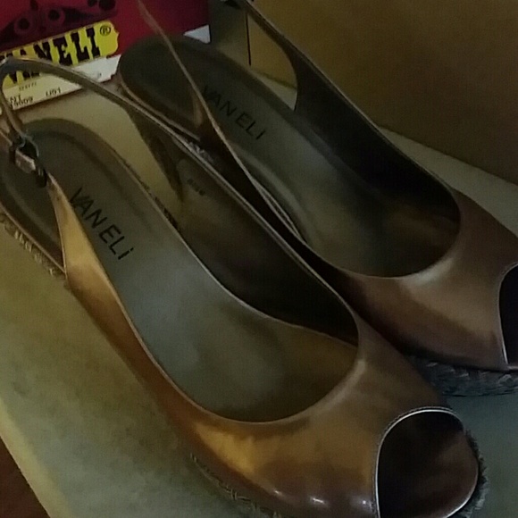 I used this only once, rose color, - Picture 3 of 4