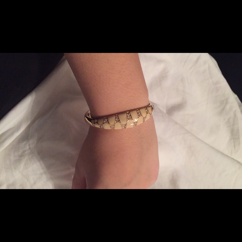 Gold bangle