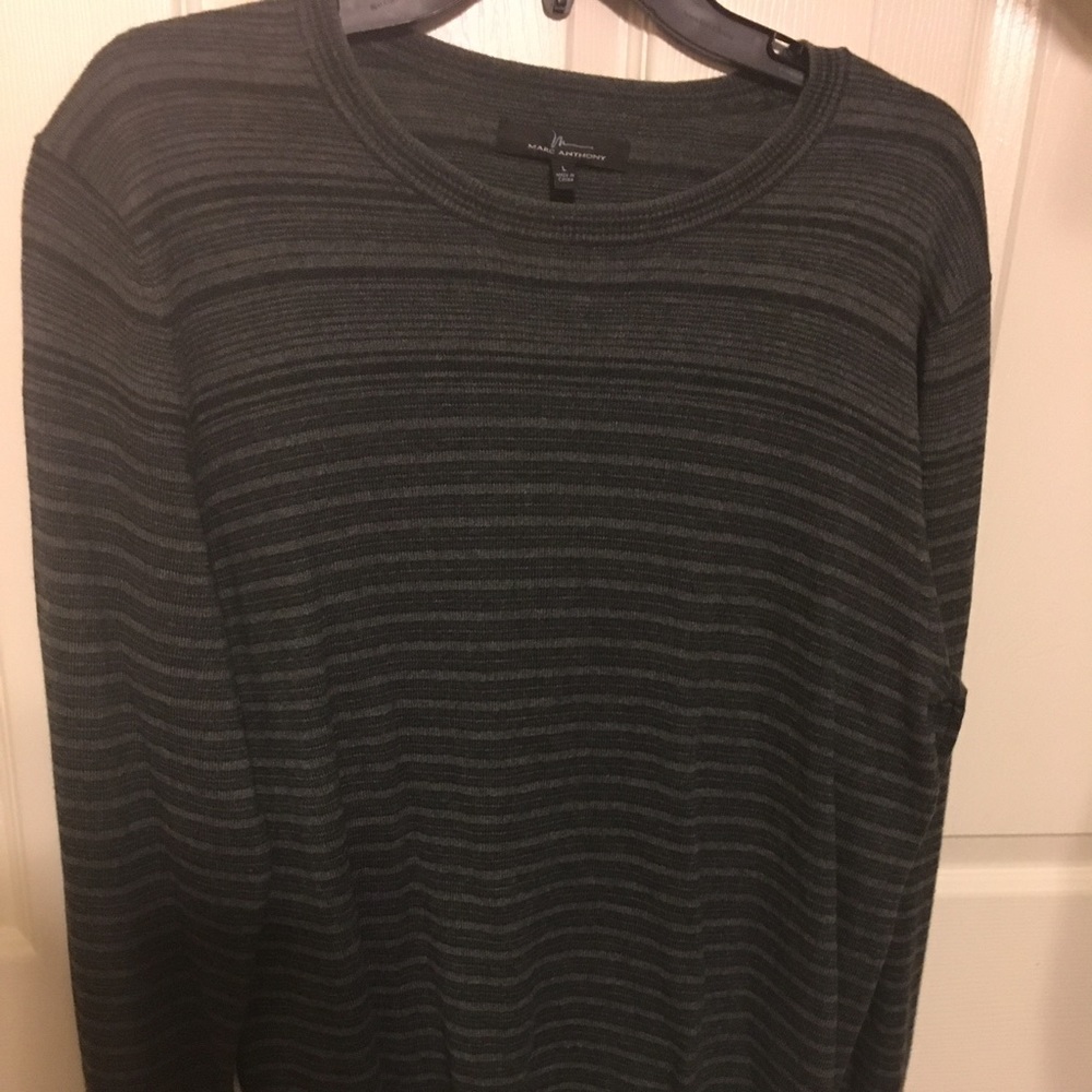 Long sleeve grey patterned shirt