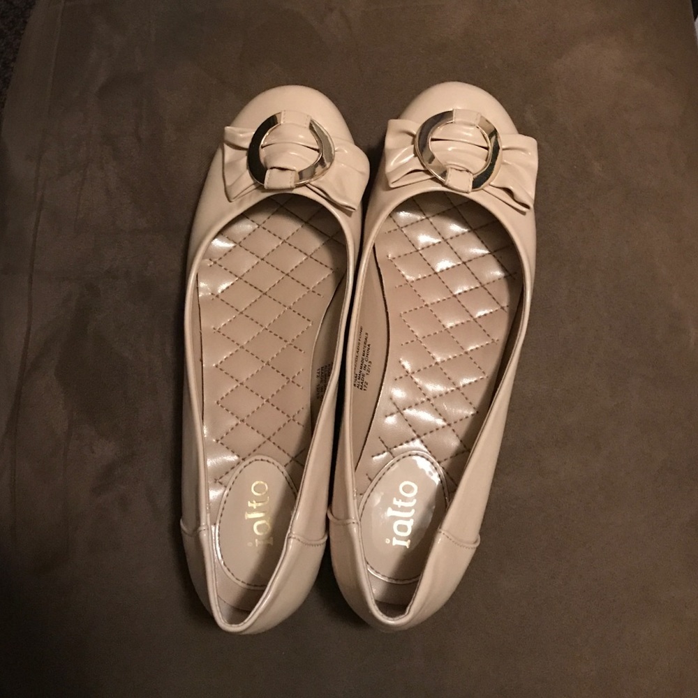 Nude Flats