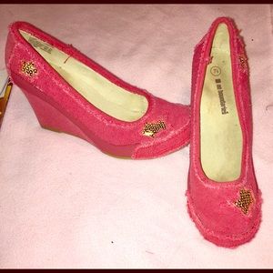 ⭐ Red Wedges with Gold Stars ⭐