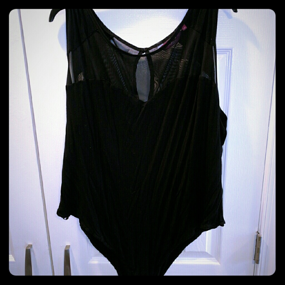 Sleeveless body suit