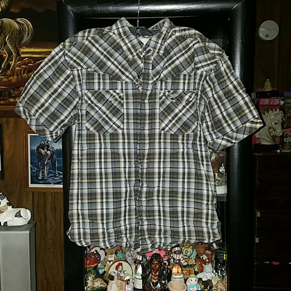 Bke unisex slim fit button up short sleeved shirt.