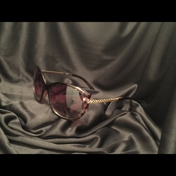 Prissy - Picture 2 of 3