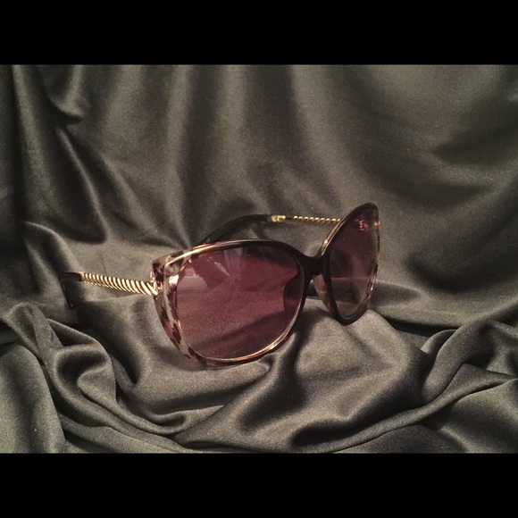 Prissy - Picture 3 of 3