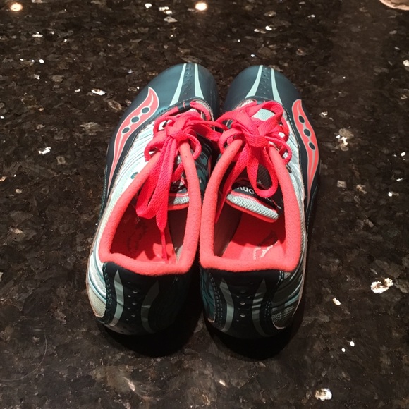 These are gently used Saucony track shoes. - Picture 3 of 4